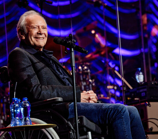 Foto Rob de Nijs bij afscheidsconcert
